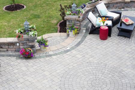 Pavers and Retaining Walls Thumbnail